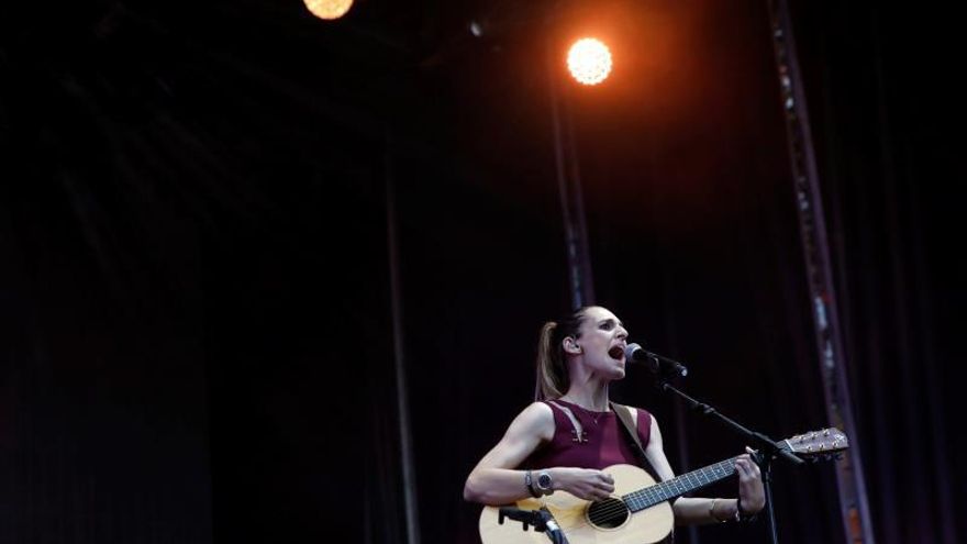 La cantante española Conchita actúa durante un concierto.