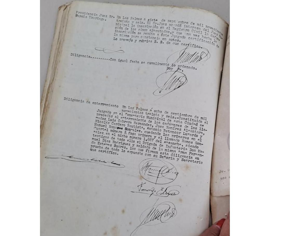 Imagen del folio 222 vº de la causa 1/36 de fecha 08/09/36 en donde consta
cuatro de los cinco fusilados de La Isleta.