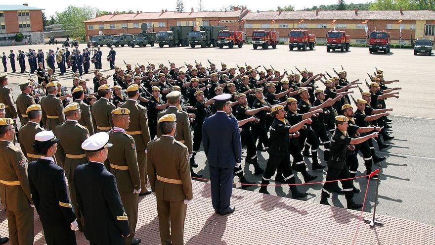 Peio García / ICAL La Unidad Militar de Emergencias celebra la festividad de su patrona, Nuestra Señora del Rosario