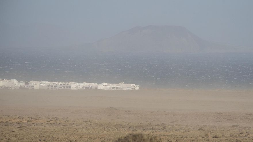 La calidad del aire, "extremadamente desfavorable" en numerosas estaciones de Canarias por la intensa calima