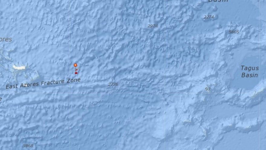 Naufraga un pesquero gallego cerca de las Azores y rescatan a sus 11 tripulantes