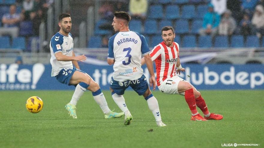 Las carencias del Tenerife, retratadas por el Sporting