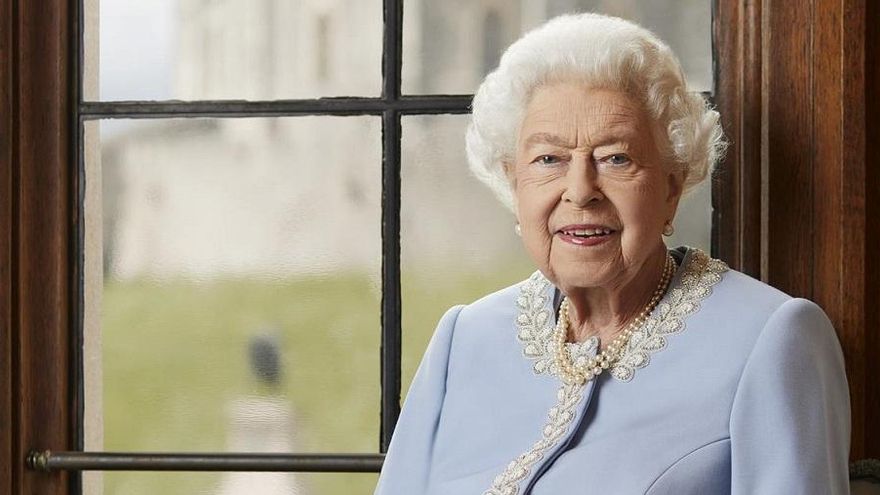 La Reina Isabel II cumple 70 años de reinado entre dudas sobre su sucesión y cuestionamientos a la monarquía