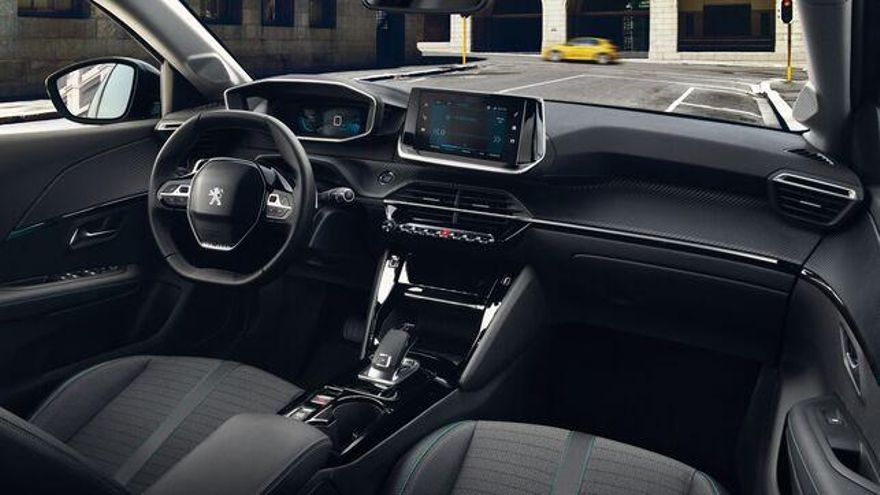 Habitáculo del Peugeot e-208.