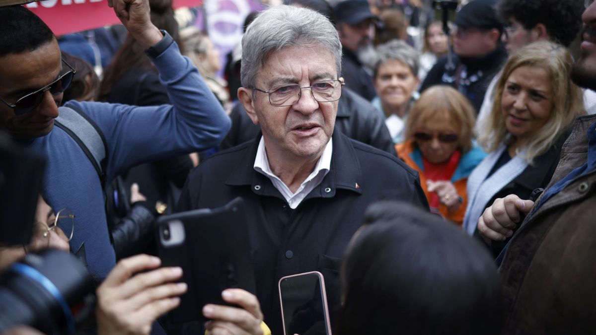 El líder del partido La France Insoumise (LFI), Jean-Luc Mélenchon, el 2 de octubre de 2025 durante una protesta sindical en París. 