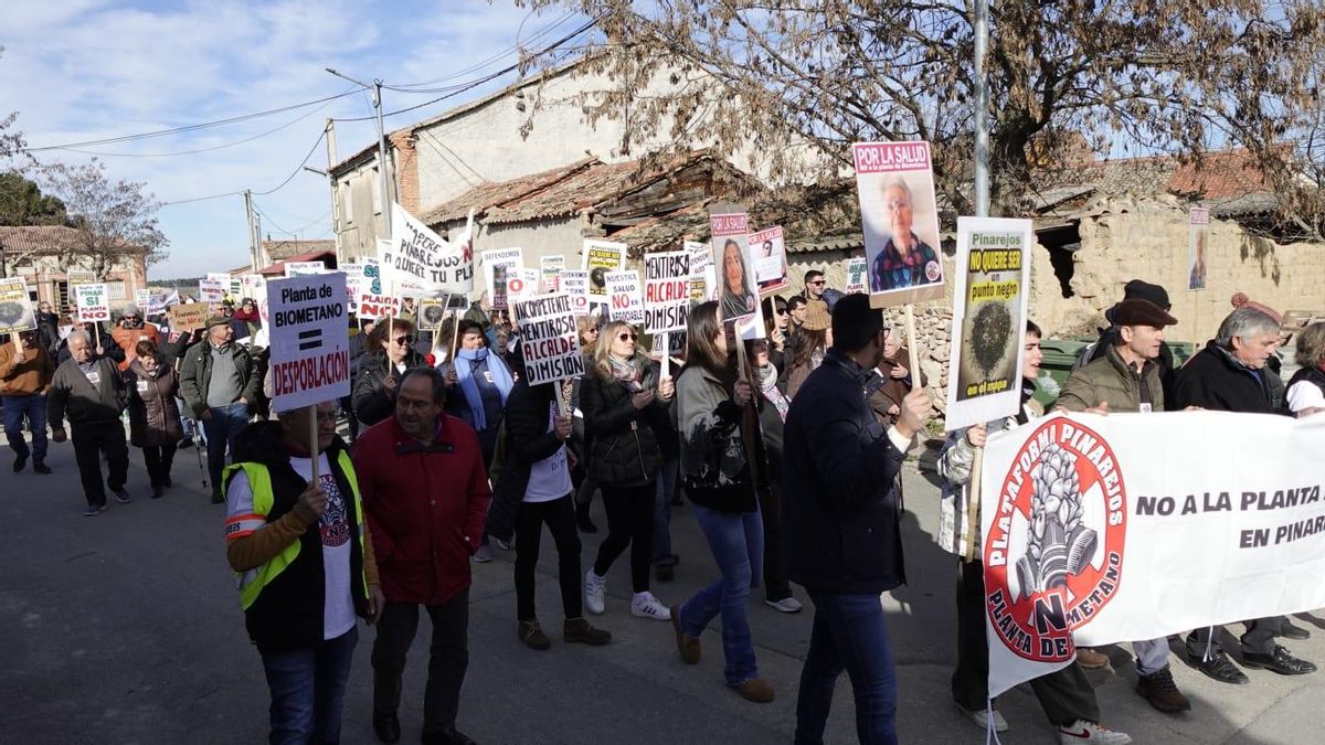 Los vecinos de Pinarejos, Segovia, se manifiestan contra la planta de biometano proyectada.
