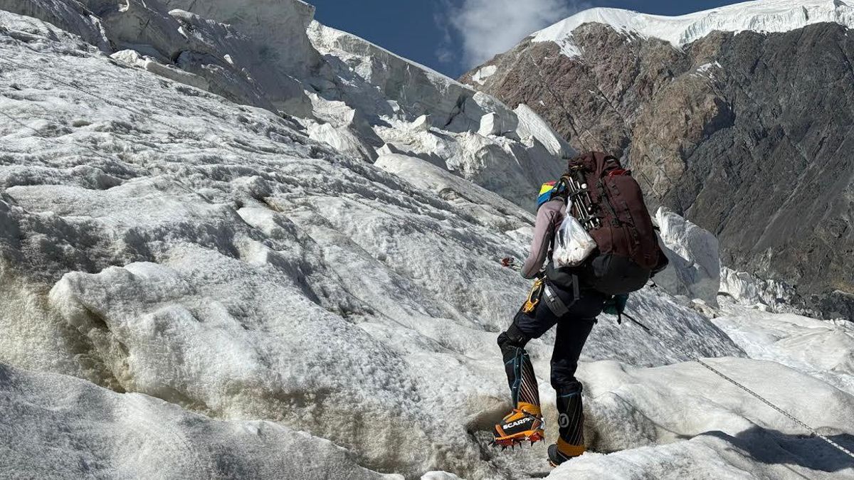 Un momento del ascenso al pico Lenin.