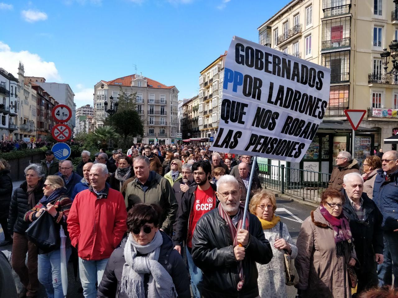 Movilización de los pensionistas en Santander. | ANDRÉS HERMOSA