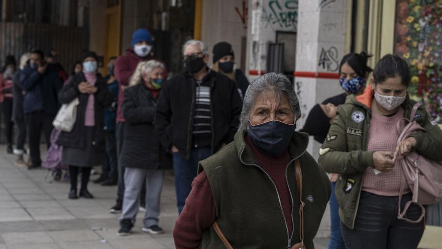 "Mucha gente y pocos cajeros": la odisea de conseguir efectivo en el conurbano bonaerense