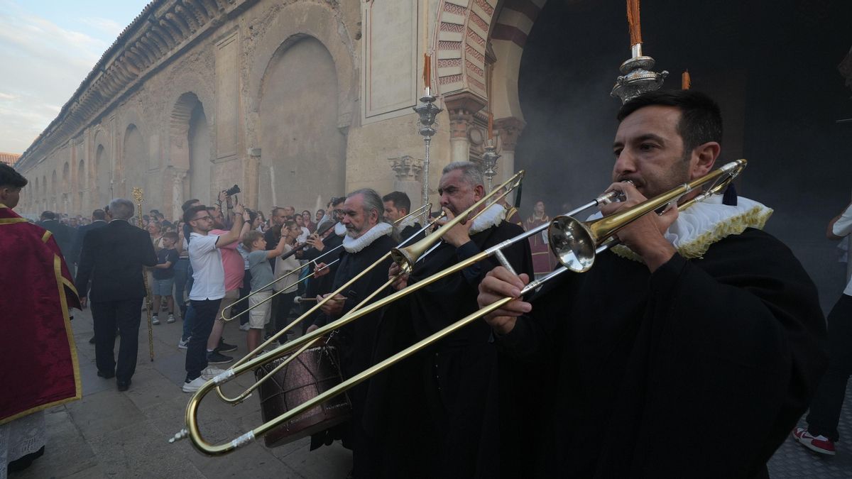 Traslado del Santo Entierro del Carpio tras el Magno Vía Crucis