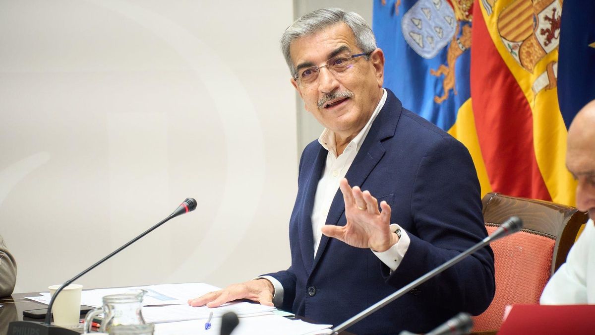 Archivo - El vicepresidente del Gobierno de Canarias y consejero de Hacienda, Presupuestos y Asuntos Europeos, Román Rodríguez