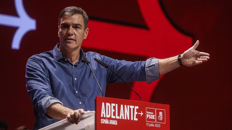 El secretario general del PSOE y presidente del Gobierno de España, y candidato a la reelección, Pedro Sánchez, interviene durante un mitin electoral en el Palacio de Congresos, a 15  de julio de 2023, en Valencia, Comunidad de Valencia (España).