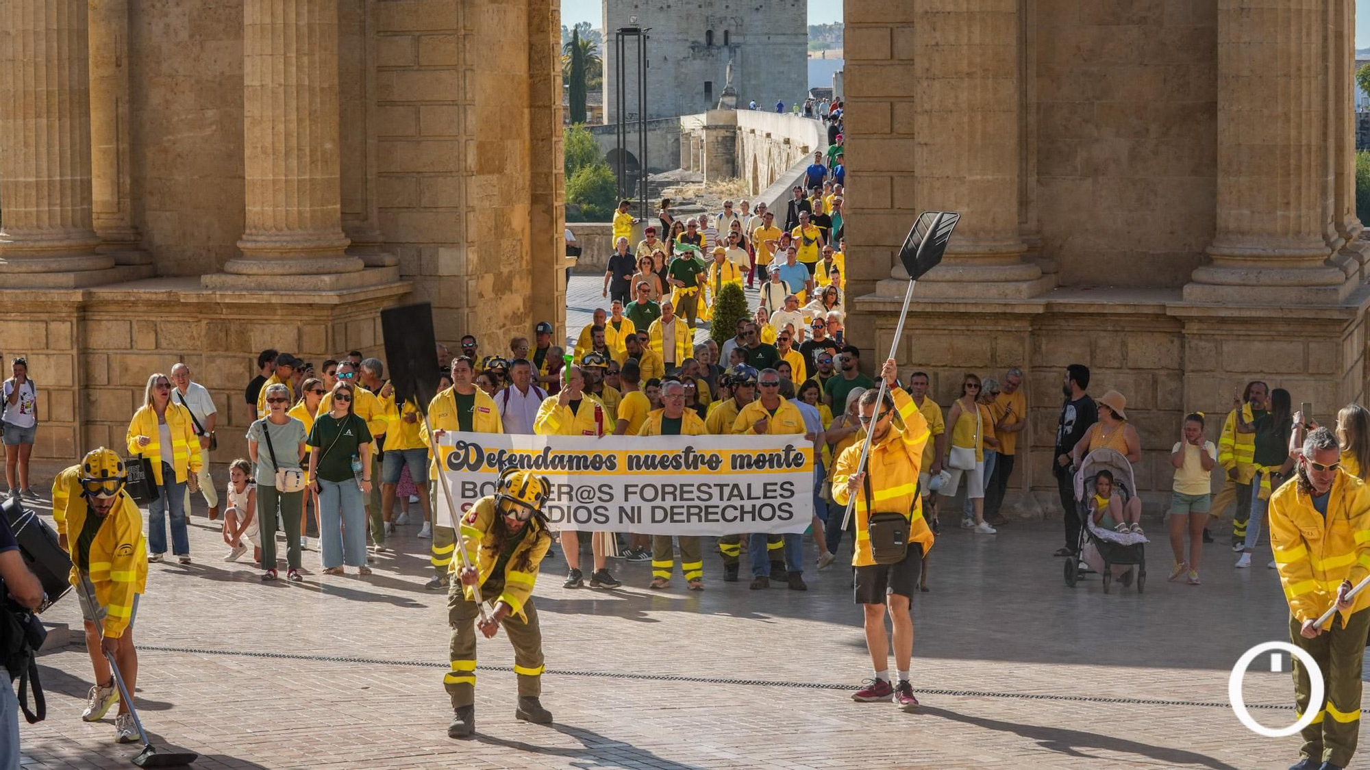 Marcha amarilla de bomberos forestales