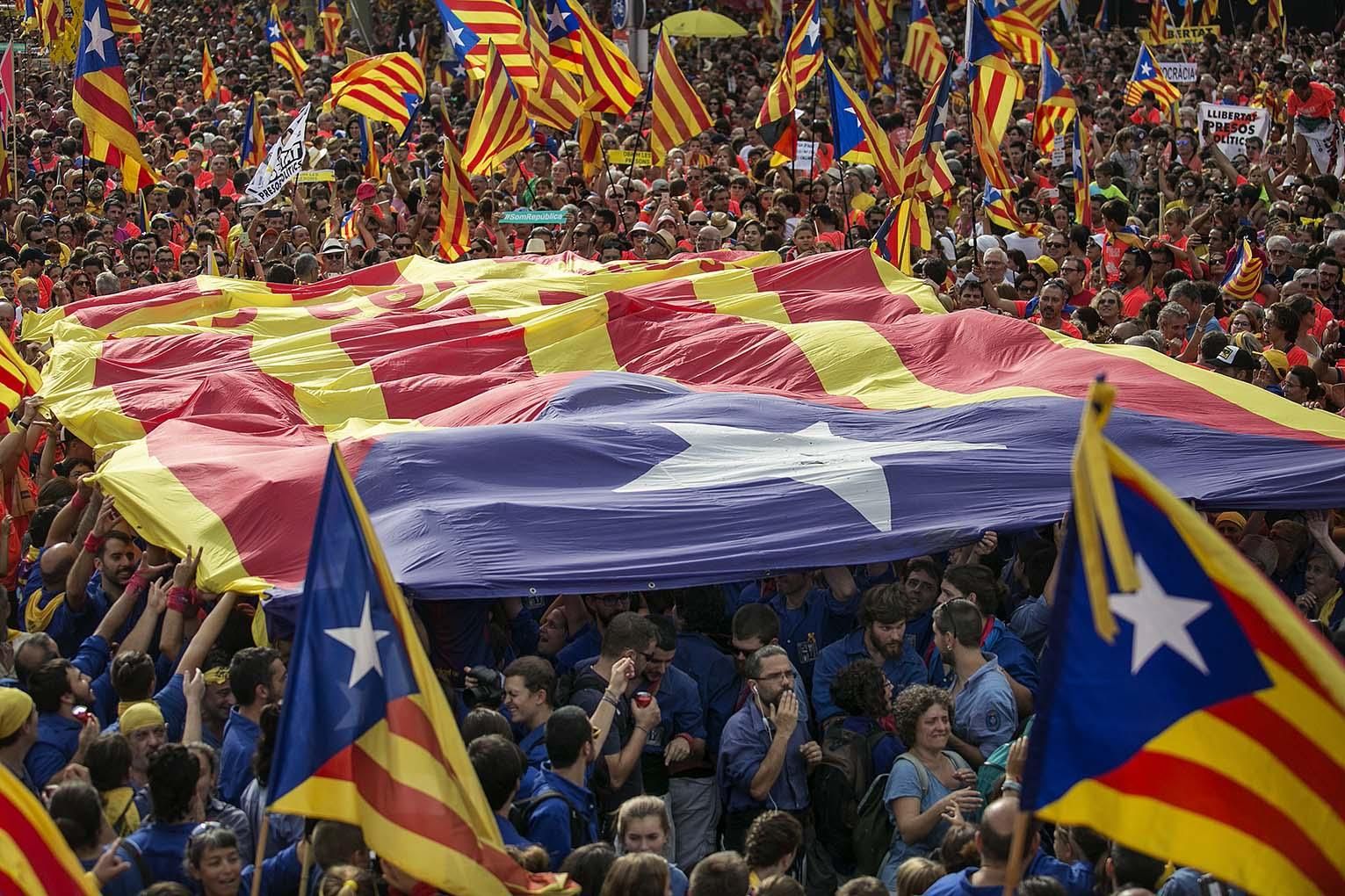Una estelada gigante en la Diada 2018 / ROBERT BONET