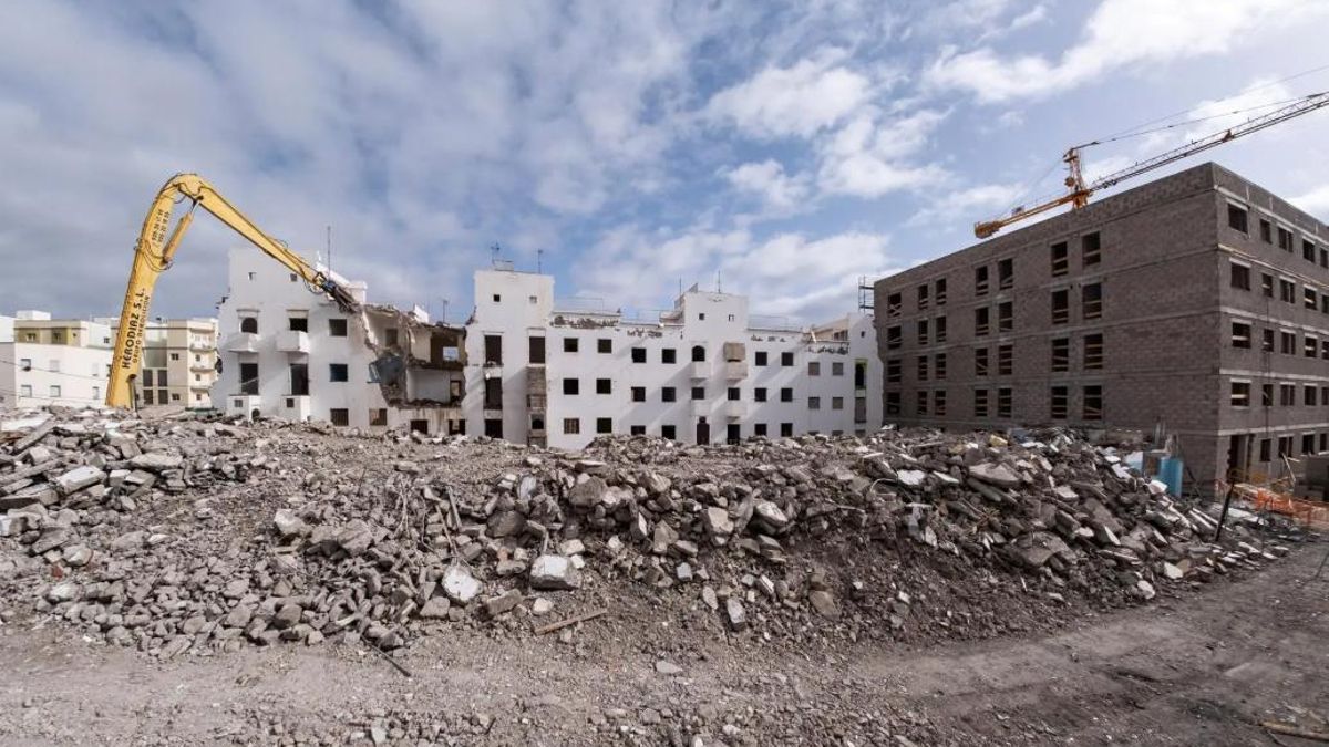 Imagen de archivo de la construcción de una promoción de viviendas sociales en Canarias. EFE/Ángel Medina G