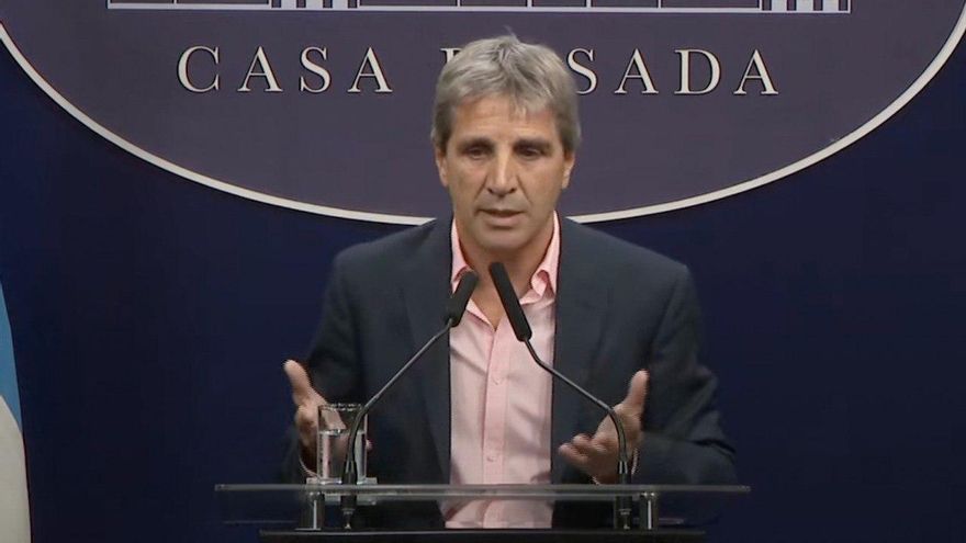El Gobierno baraja y da de nuevo: Caputo anunció que se quita el capítulo fiscal de la ley ómnibus, para facilitar su aprobación
