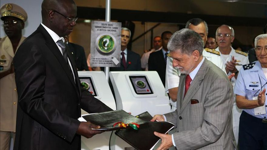 Brasil vende tres aviones militares a Senegal y acuerda otra venta de navíos