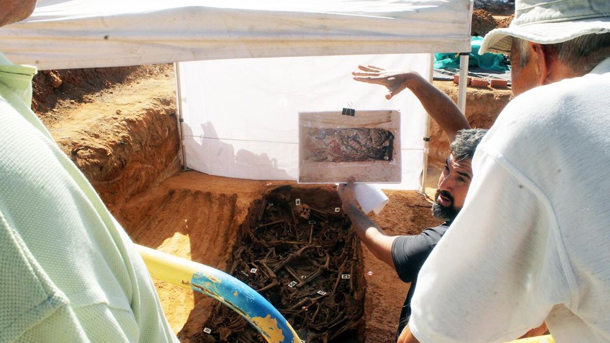 A pie de fosa 89 años después de la ocupación militar: "fotografía en directo de la matanza" en el Aljarafe sevillano