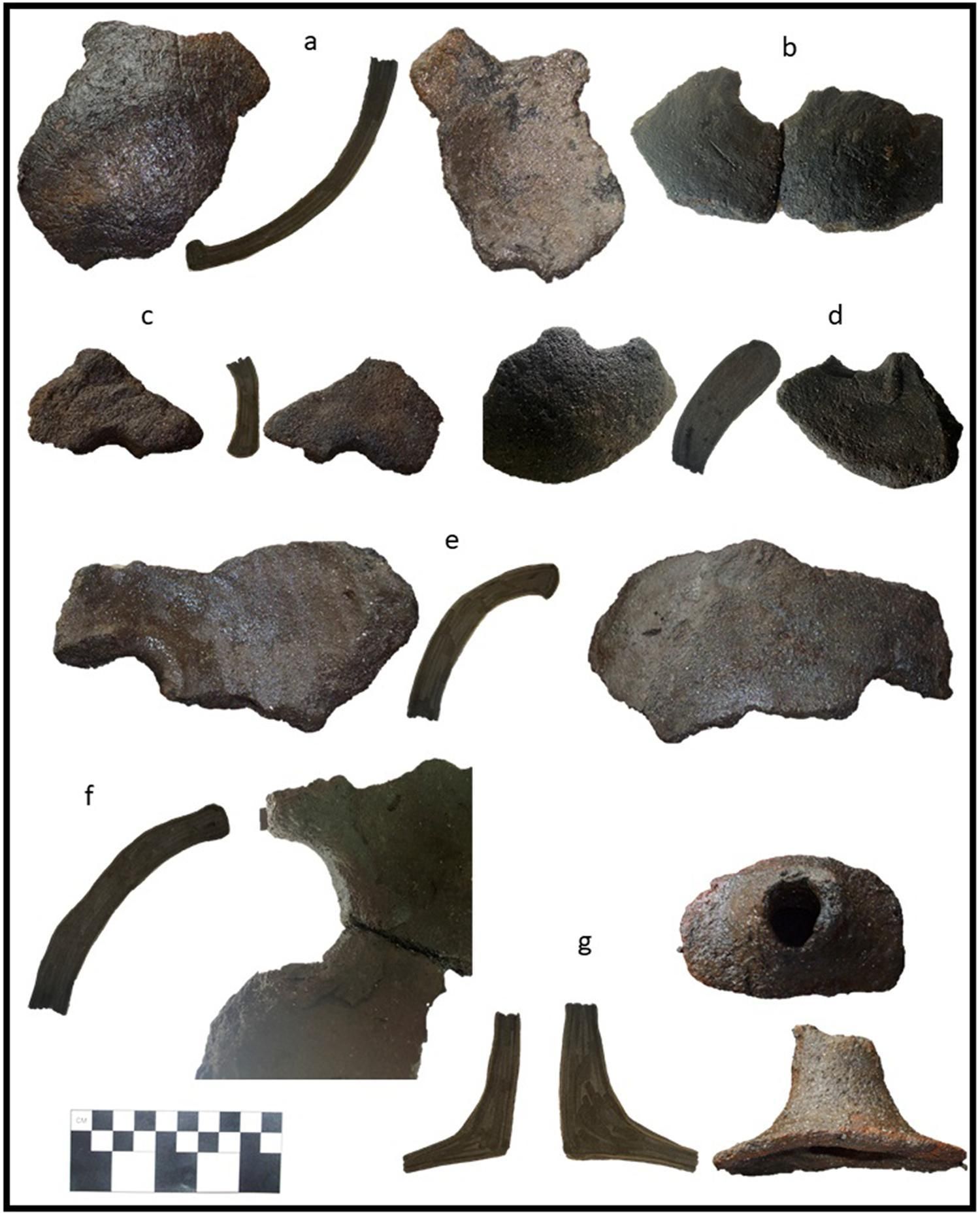 Fragmentos de embudos de arcilla utilizados para canalizar la salmuera desde un recipiente cargado con tierra salada por el que se vertía agua salada.