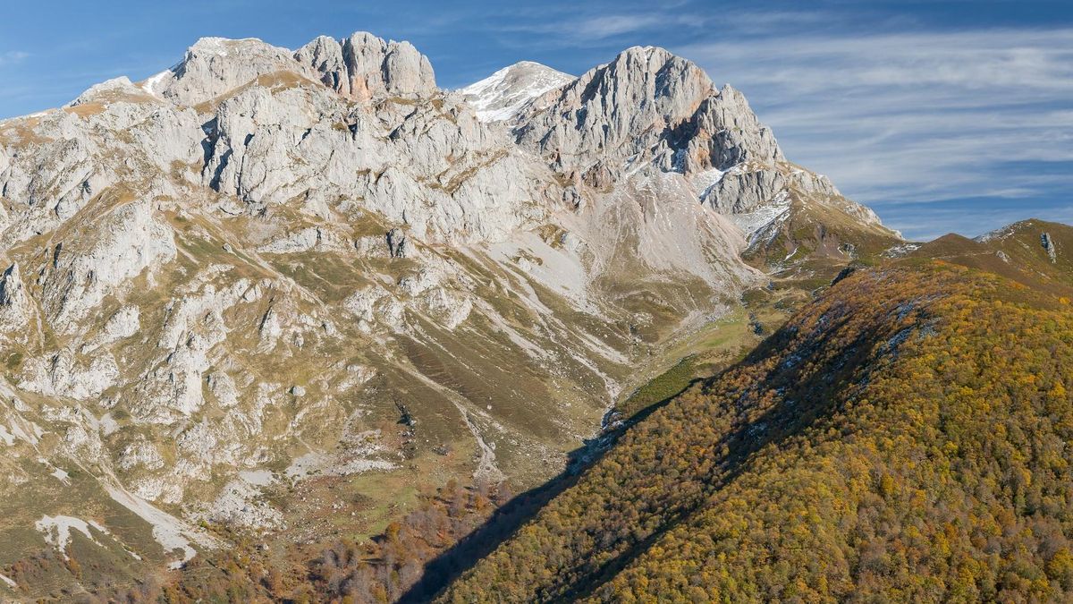 El pequeño pueblo de Castilla y León que albergó una escuela pionera y esconde un hayedo reconocido por la UNESCO