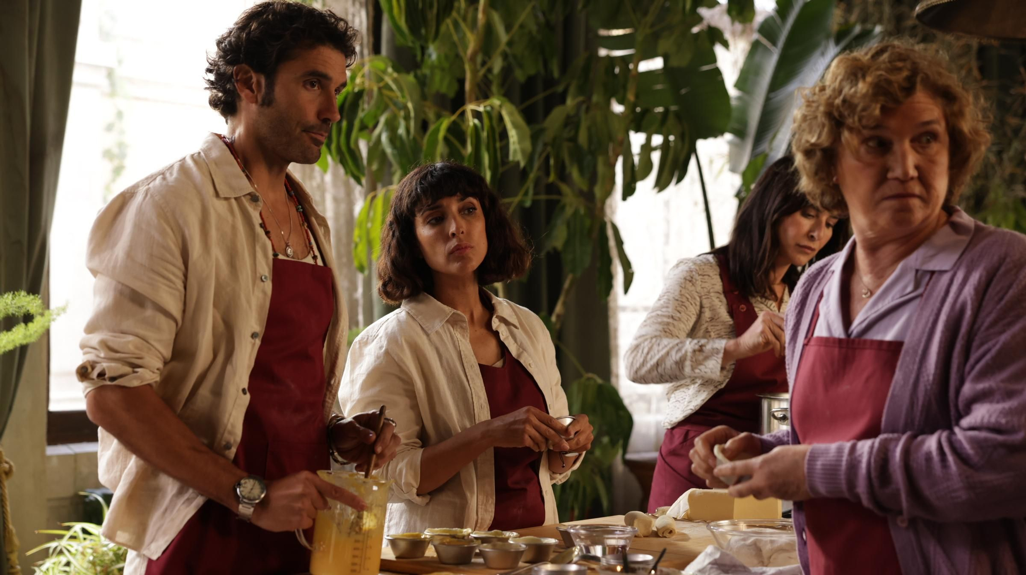 Disney+ lanza las primeras imágenes y anuncia el reparto de su nueva serie: parece 'Solo asesinatos en el edificio', pero no