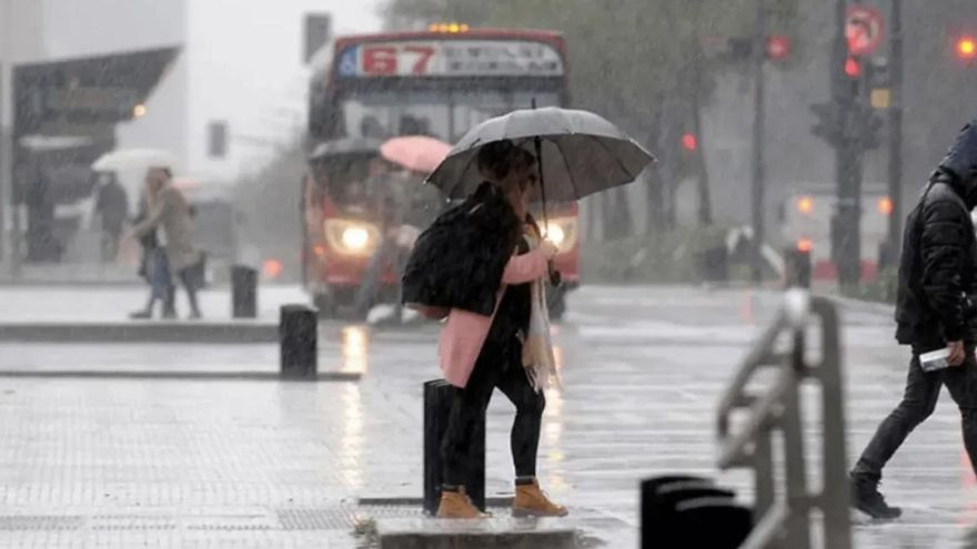 El invierno llegó con lluvias y habrá temperaturas más bajas