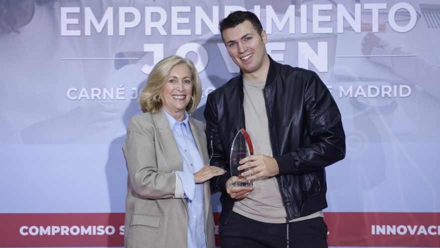 La Comunidad de Madrid premia como emprendedor del año a un joven cuya empresa va a ser liquidada