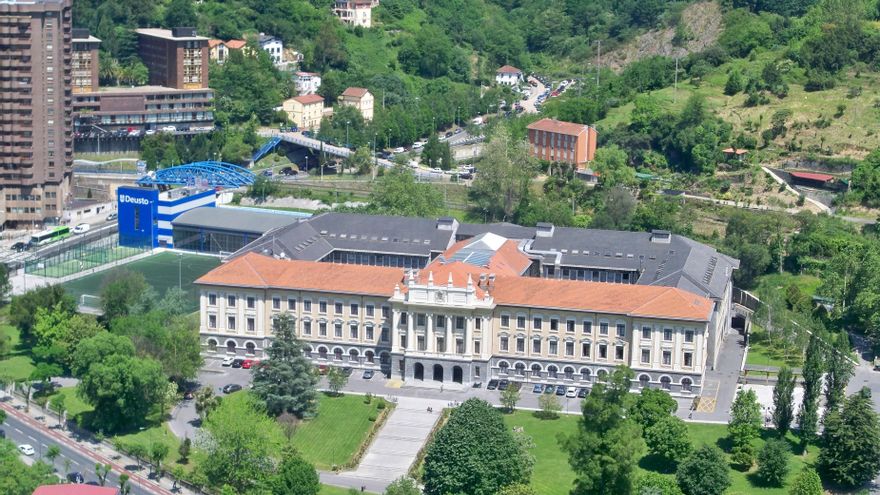La Universidad de Deusto suspende las clases en Bilbao por el acto de Vito Quiles y contramanifestaciones antifascistas