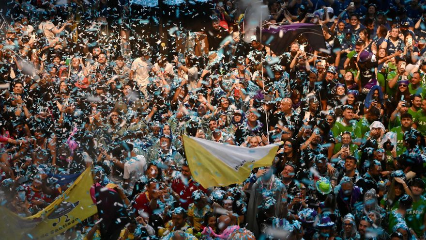 Cientos de personas durante el Chupinazo.