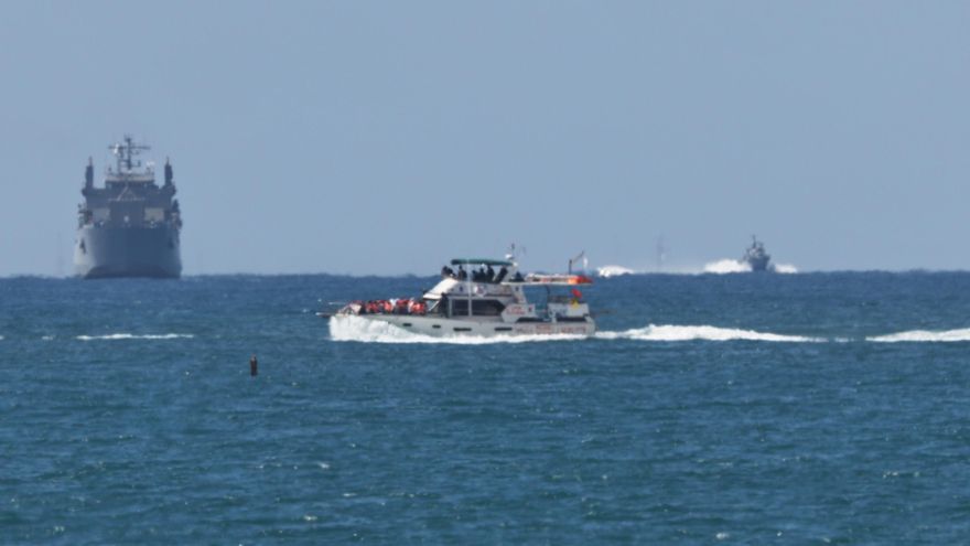 Un buque de la armada israelí llegó al puerto de Ashdod tras interceptar barcos que transportaban ayuda a Gaza y detener a activistas a bordo