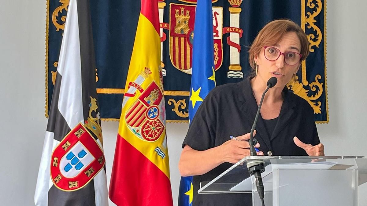 Mónica García cifra en 5.800 las personas atendidas durante la crisis en Ceuta y niega un "colapso sanitario"