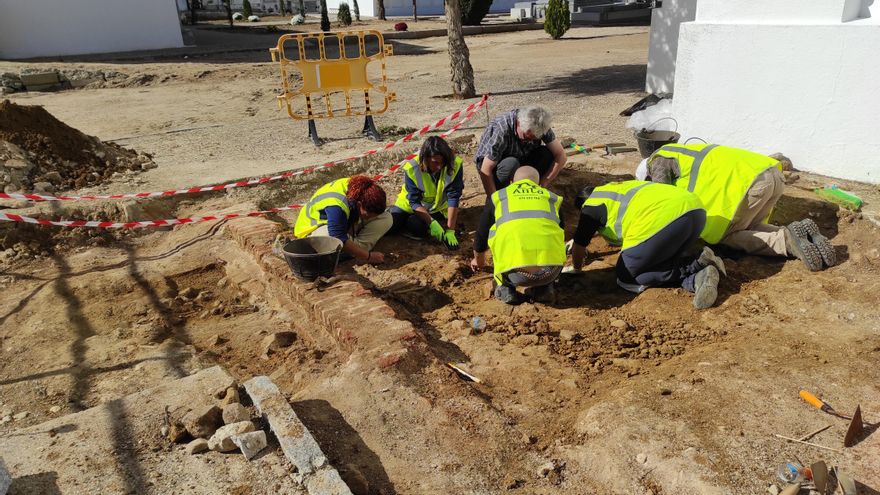 Extremadura inicia las exhumaciones de fosas franquistas en Castuera, Miajadas y Feria