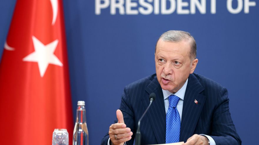 El presidente de Turquía, Recep Tayyip Erdogan, asiste a una conferencia de prensa conjunta con el presidente de Serbia, Aleksandar Vucic, en Belgrado este 7 de septiembre. EFE/EPA/ANDREJ CUKIC