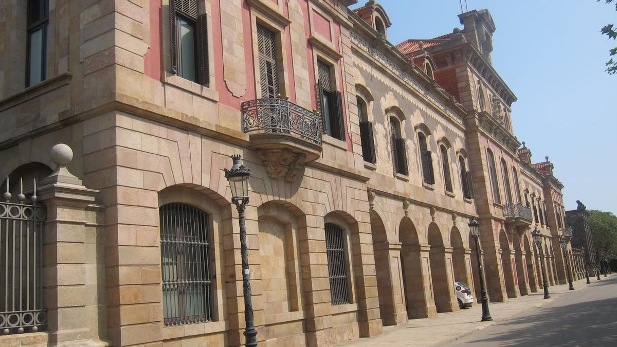 La Junta de Portavoces del Parlamento catalán recuerda a los exiliados de la República