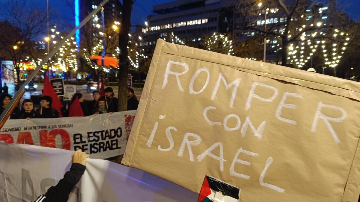 Una concentración en la sede del Parlamento Europeo en Madrid exige la salida de Israel de Horizon Europe: “Pagamos con dinero público un genocidio”