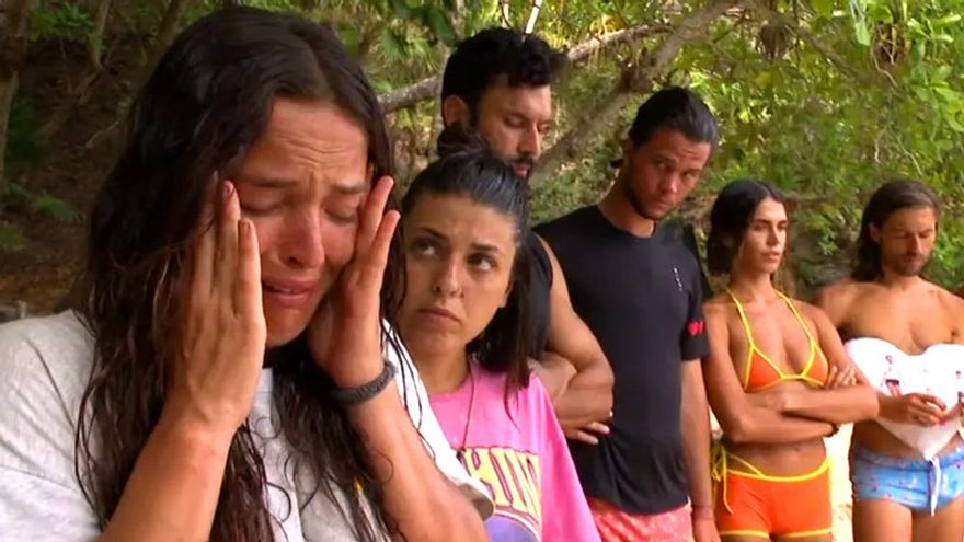 'Supervivientes All Stars' evacuó en directo a los concursantes por una tormenta y tensó a Adara en plató