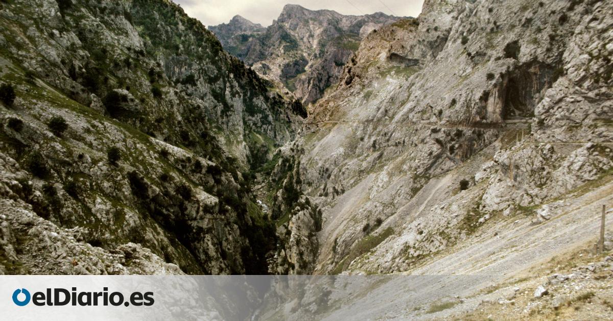 Muere una montañera al caer desde 50 metros en la Ruta del Cares por el impacto de una piedra en la cabeza