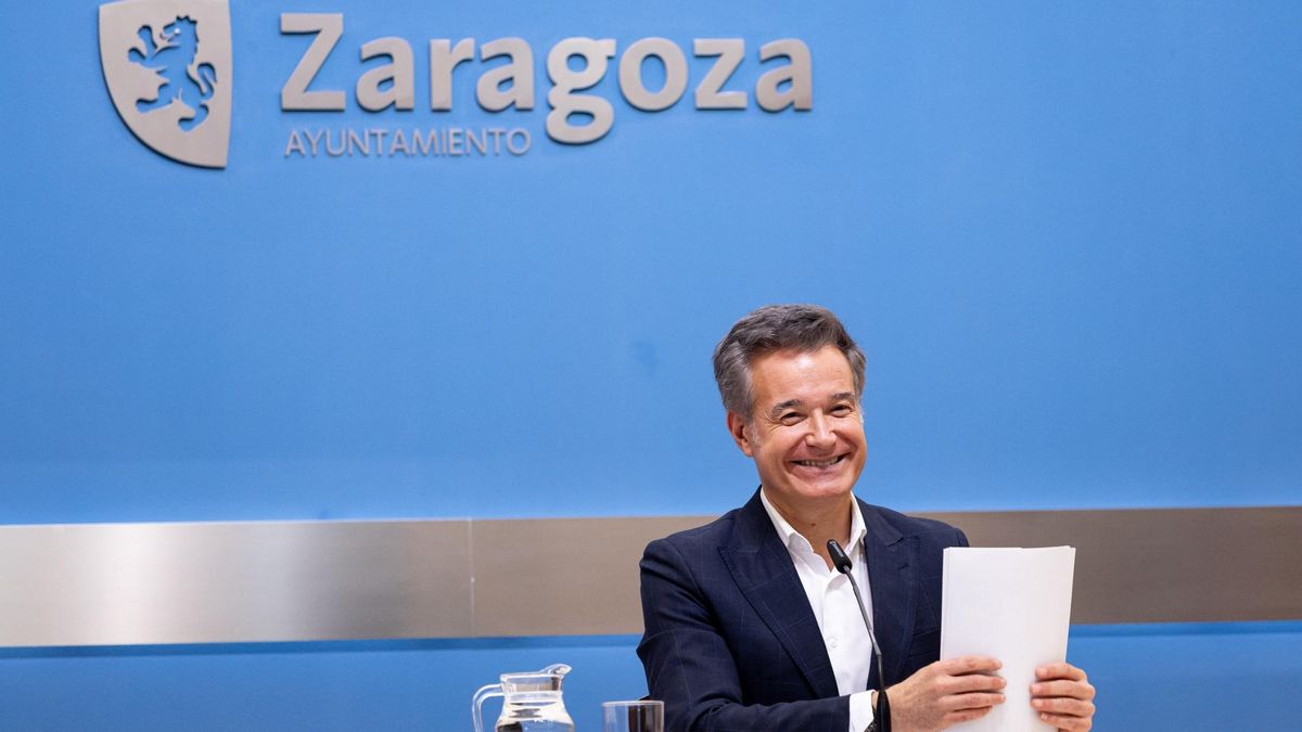 El consejero de Urbanismo municipal, Víctor Serrano, ayer en el anuncio de los acuerdos