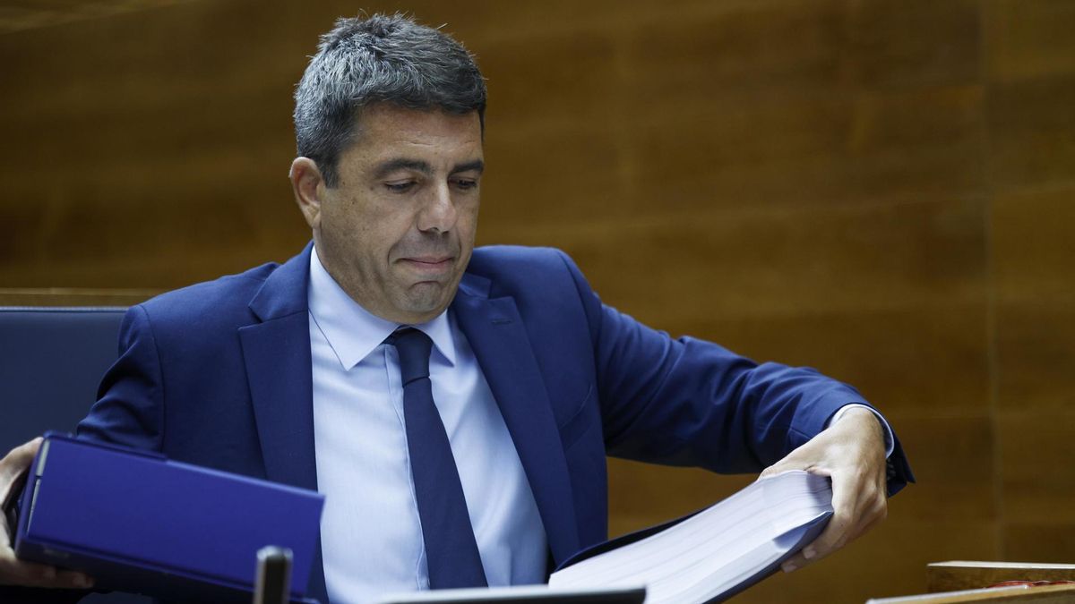 La jueza ofrece a Mazón la posibilidad de que aporte "voluntariamente" sus llamadas y whatsapps del día de la dana