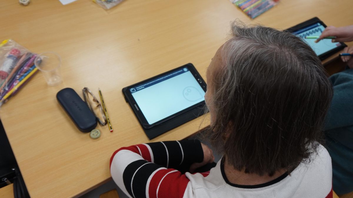 Alzheimer antes de los 65: una enfermedad que irrumpe en plena vida laboral y familiar