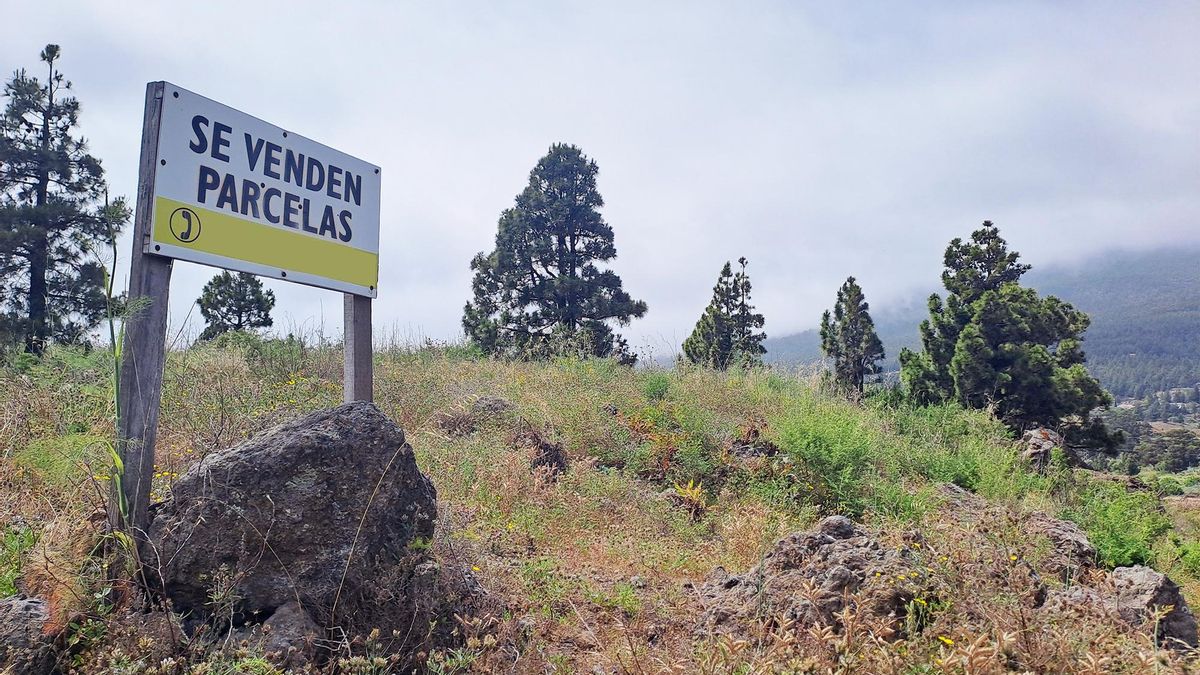 Cartel de venta de una parcela.