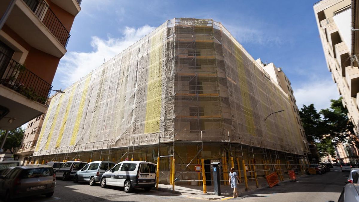 La parcel·la de gairebé 1.600 metres quadrats, situada en ple centre de Palma, era pública: el Ministeri de Treball la va subhastar el 2014 per 880.000 euros; ara és propietat d’un fons d’inversió.