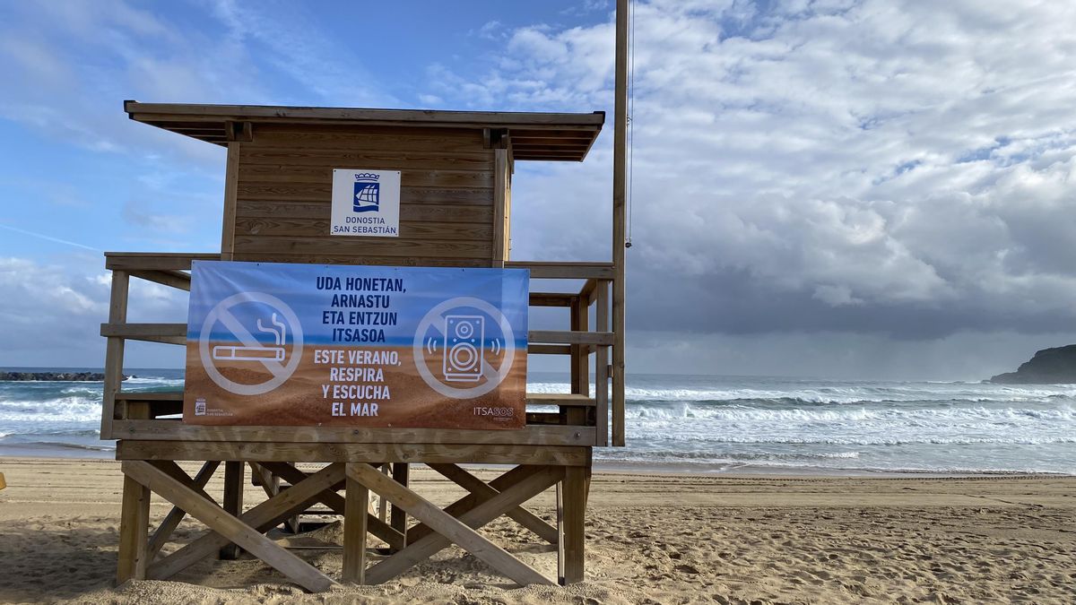 Sin malos humos en La Concha: Donostia empieza a multar por fumar y tener altavoces en sus playas
