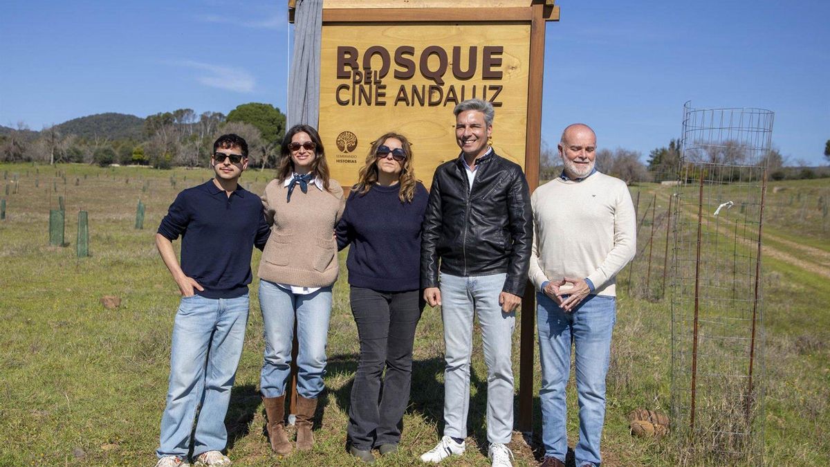 La Diputación y la Academia del Cine Andaluz realizan una nueva reforestación en 'El bosque del cine andaluz'
