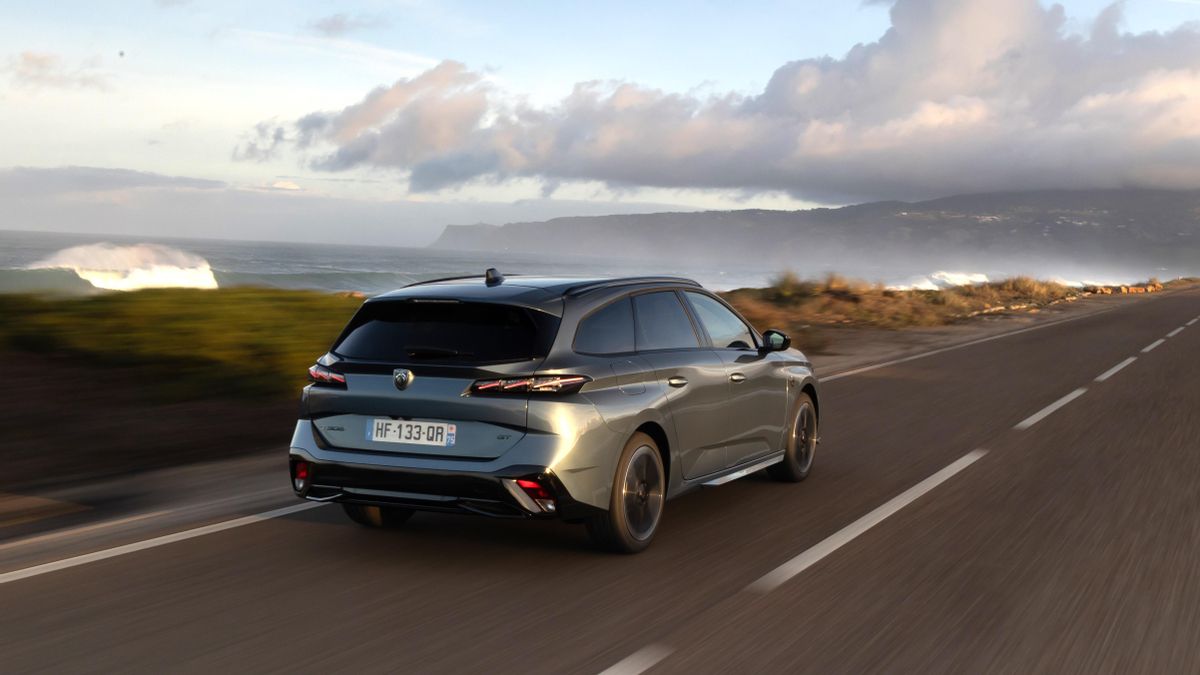 El modelo SW cuesta 900 euros más que el de cinco puertas.