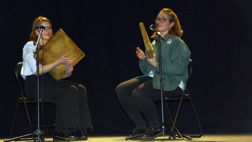 Amanda y Laura Álvarez Fernández en el Teatro Bergidum de Ponferrada
