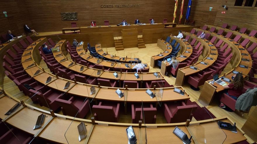 La izquierda repudia la iniciativa ultra que quiere prohibir el término "País Valenciano": "Va contra los principios básicos de la democracia"