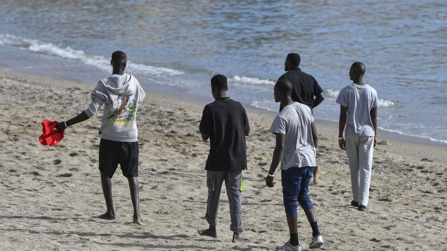 España exige visado de tránsito a los senegaleses para evitar que pidan asilo en la escala