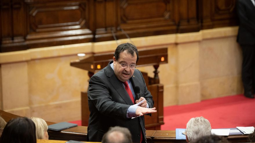 La Generalitat suspende de empleo y sueldo a los seis mossos condenados por torturas a dos jóvenes