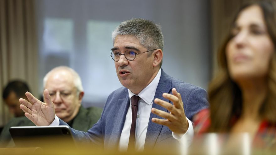 El senador EH Bildu Gorka Elejabarrieta durante la comparecencia del presidente del Gobierno, Pedro Sánchez, ante la comisión de investigación del caso Koldo en el Senado.